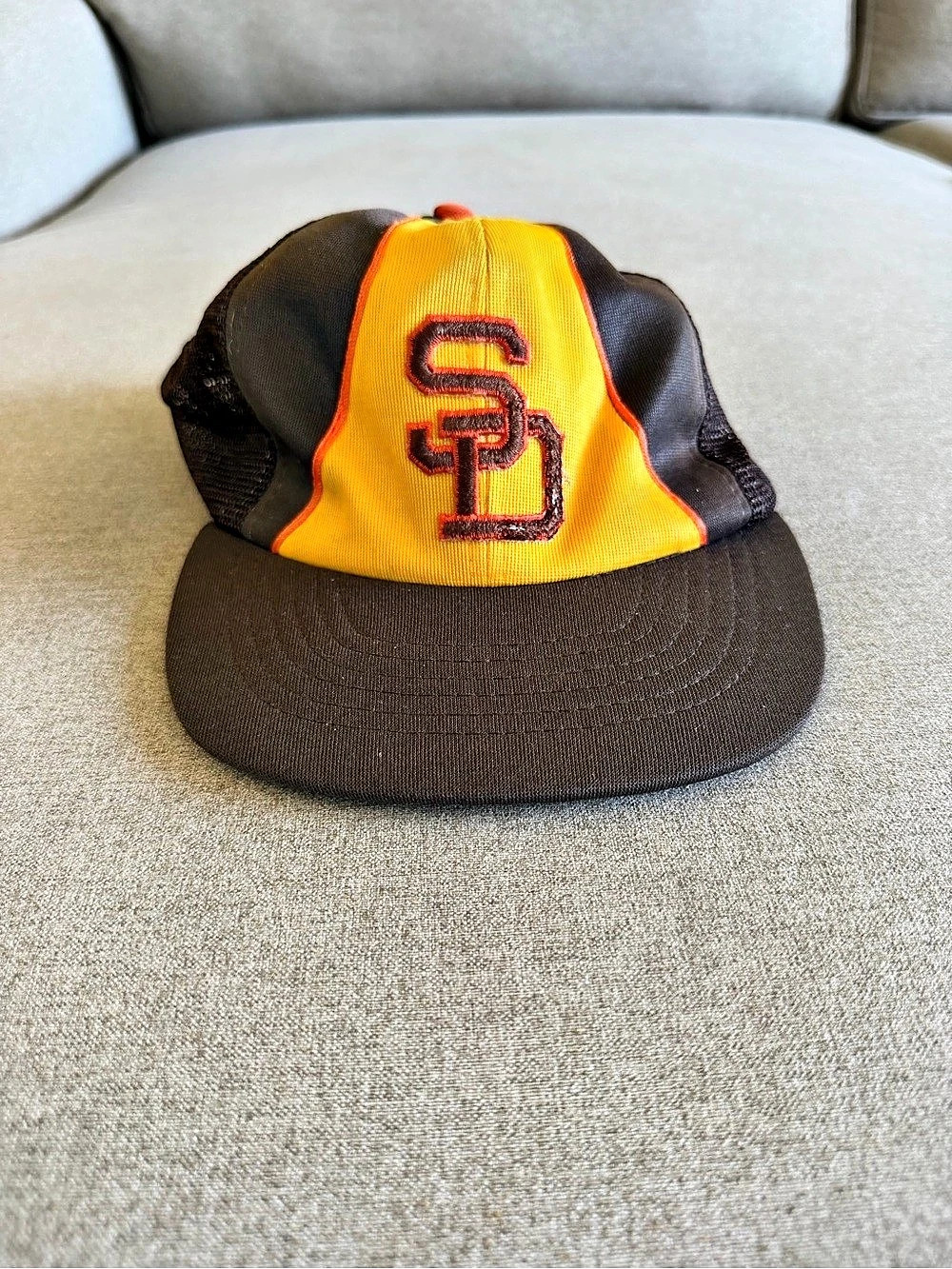 MLB San Diego Padres Vintage Mesh Trucker Hat Brown & Yellow 1980s